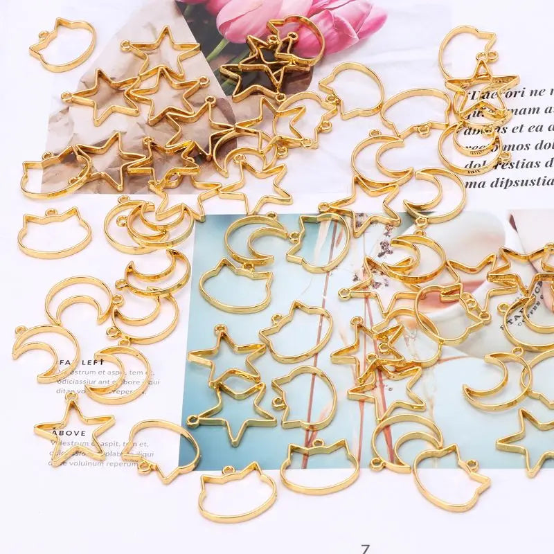 90 Pieces Mini Geometric Frame Pendant UV Resin Crafts Bezel Charm Pendant Hollow Frame Epoxy Resin Jewelry Fillings