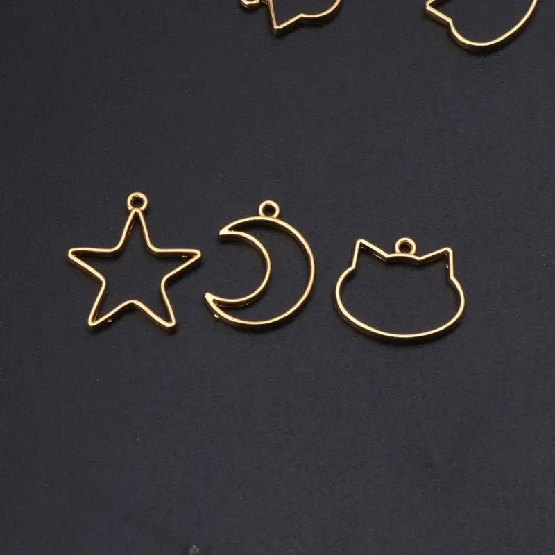 90 Pieces Mini Geometric Frame Pendant UV Resin Crafts Bezel Charm Pendant Hollow Frame Epoxy Resin Jewelry Fillings