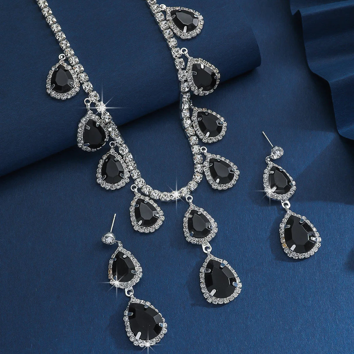 Women's Elegant Crystal Decorated Jewelry Set Trendy Pendant Necklace & Dangle Earrings Jewelry Set for Daily Clothing Decor